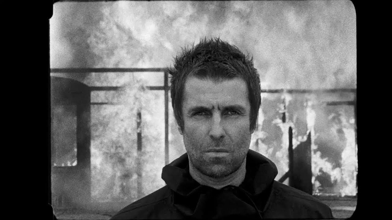 Liam Gallagher เปิดตัวมิวสิกวีดีโอ "Shockwave" มาพร้อมท่าเดินยียวน ฝ่าฝูงชนอันเกรี้ยวกราด