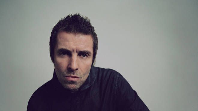 Liam Gallagher แสดงเพลง "Champagne Supernova" และ "Once" ในรายการของ BBC Radio 1