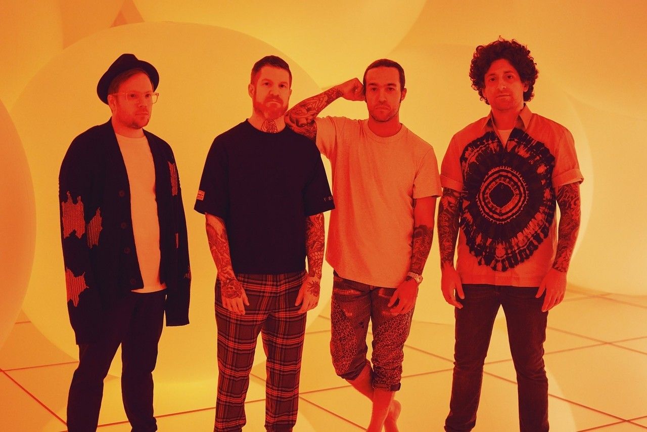 Fall Out Boy ปล่อยเพลงใหม่ "Dear Future Self (Hands Up)" แทร็กที่จะรวมอยู่ในอัลบั้มรวมฮิตชุดใหม่ของวง