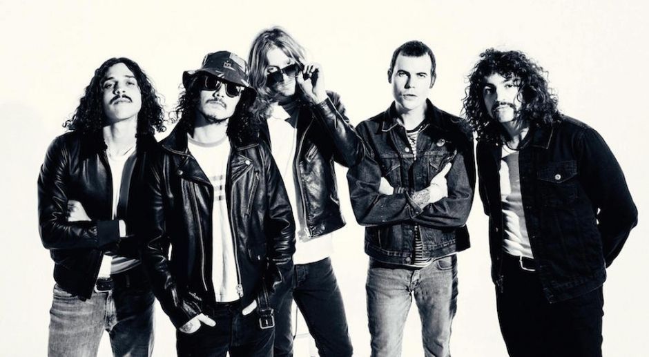 Sticky Fingers ปล่อยวีดีโอแสดงเพลง "Cyclone" ในคอนเสิร์ตที่ Hordern Pavilion ณ ออสเตรเลีย   