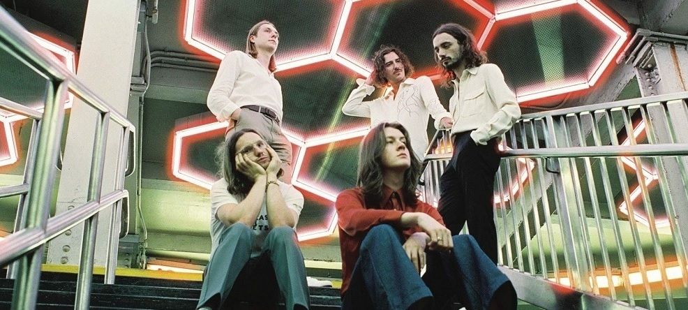 Blossoms ปล่อยมิวสิกวีดีโอ "If You Think This Is Real Life" ซิงเกิ้ลล่าสุดจากอัลบั้ม Foolish Loving Spaces