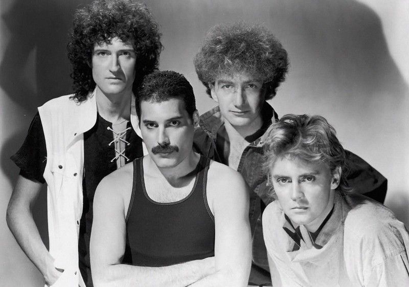 Brian May มือกีตาร์ Queen สอนท่อนโซโลกีตาร์เพลง "Bohemian Rhapsody" ระหว่างกักตัวอยู่ที่บ้าน