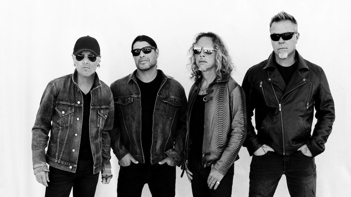 Metallica แสดงเพลง "Enter Sandman" ในช่วง Super Bowl Special