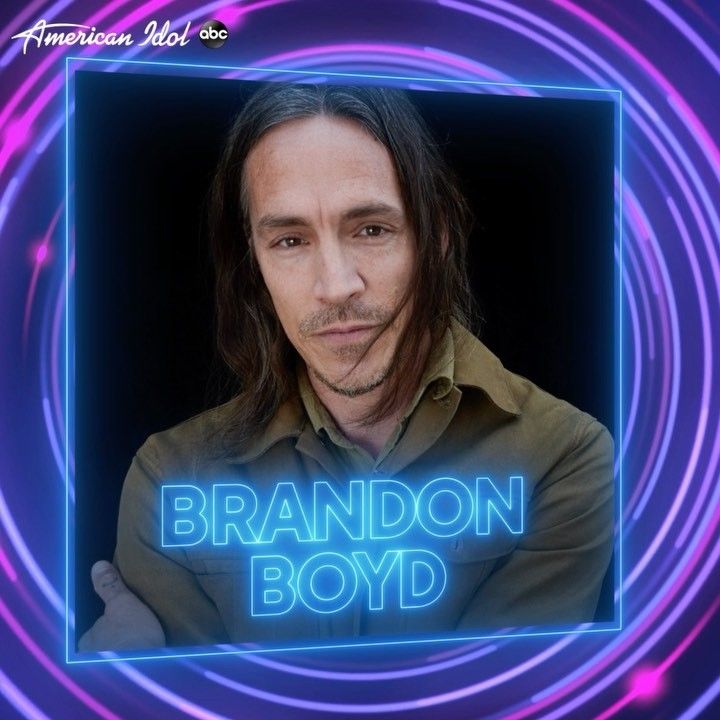 Brandon Boyd นักร้องนำ Incubus ร้องเพลง "Drive" ร่วมกับผู้เข้าแข่งขัน American Idol