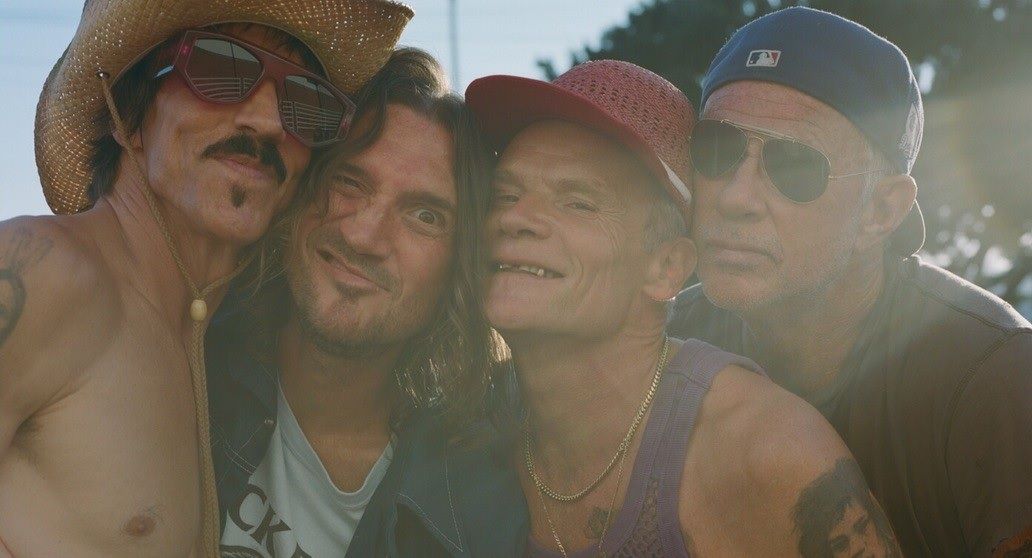 Red Hot Chili Peppers เปิดตัวมิวสิกวีดีโอ "Black Summer"