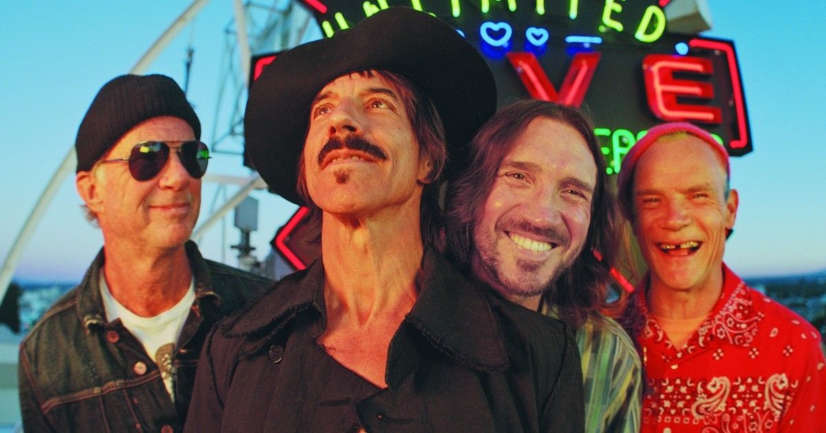 Red Hot Chili Peppers แสดงเพลง "Under the Bridge", "Give It Away" ในรายการของ Howard Stern