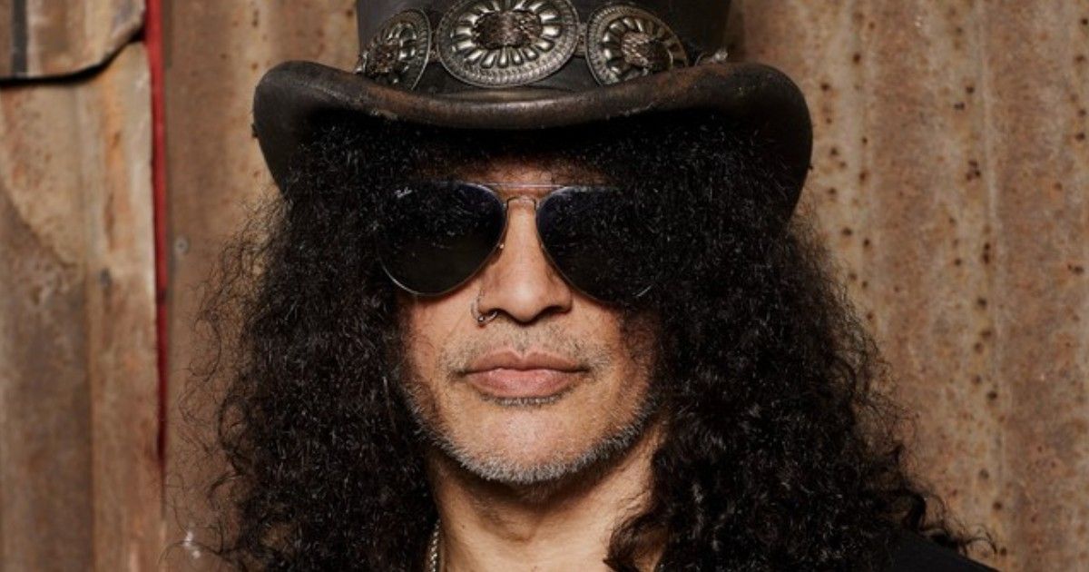 Slash มือกีตาร์ Guns N' Roses โผล่แสดงโฆษณาธนาคาร เล่นกีตาร์เพลง "Sweet Child O' Mine"