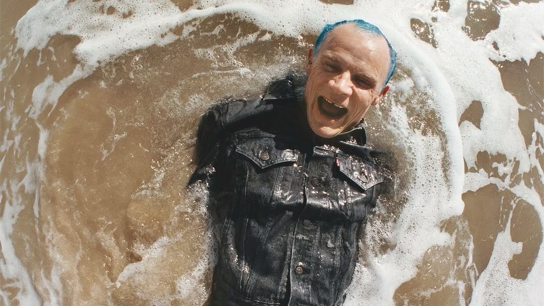 Flea มือเบส Red Hot Chili Peppers เป็นพรีเซ็นเตอร์คอลเลกชันพิเศษ Levi's® x UNDERCOVER