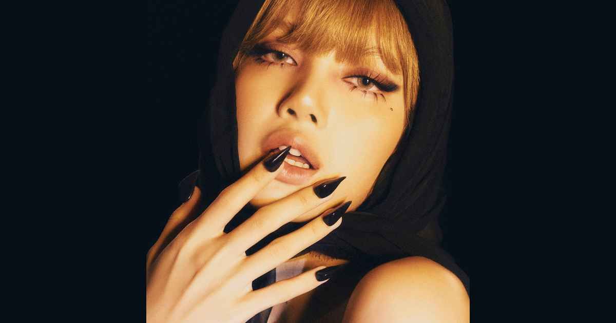 Lisa ร่วมงานกับ Tyla ปล่อยเอ็มวีสุดเซ็กซี่ "When I'm With You"