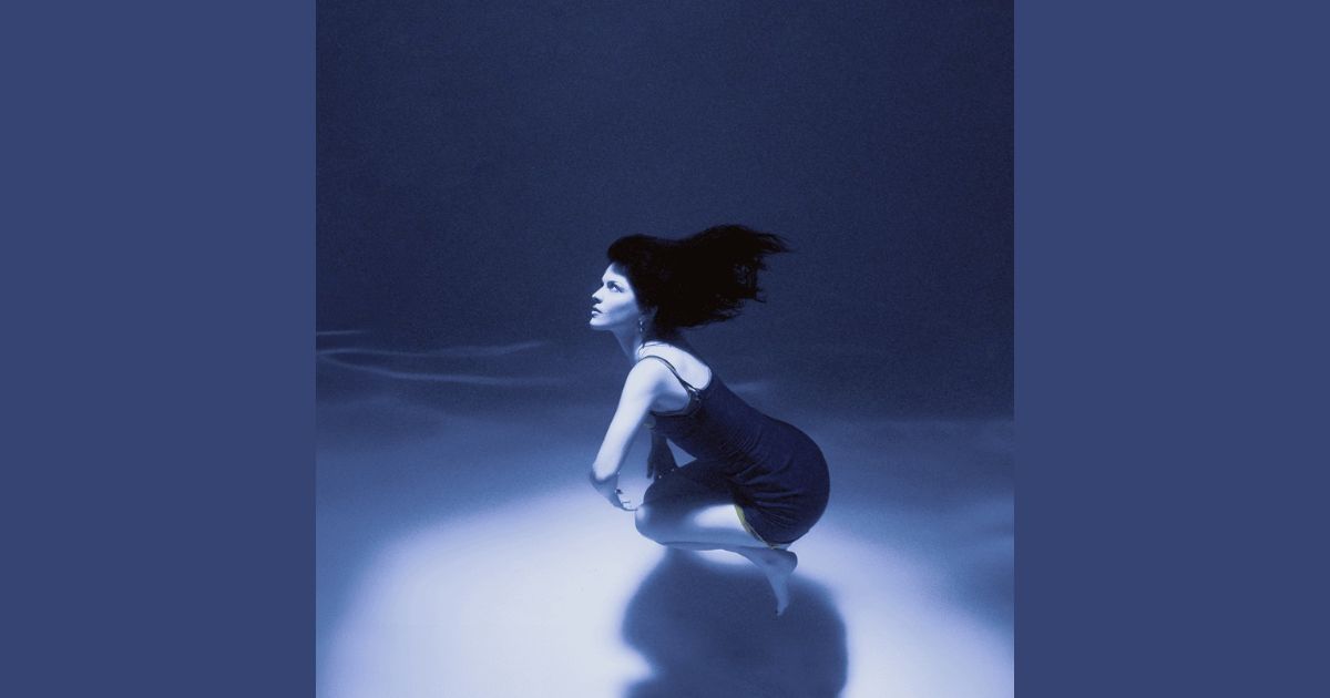 María Zardoya นักร้องนำ The Marías เปิดตัวในฐานะศิลปินเดี่ยว