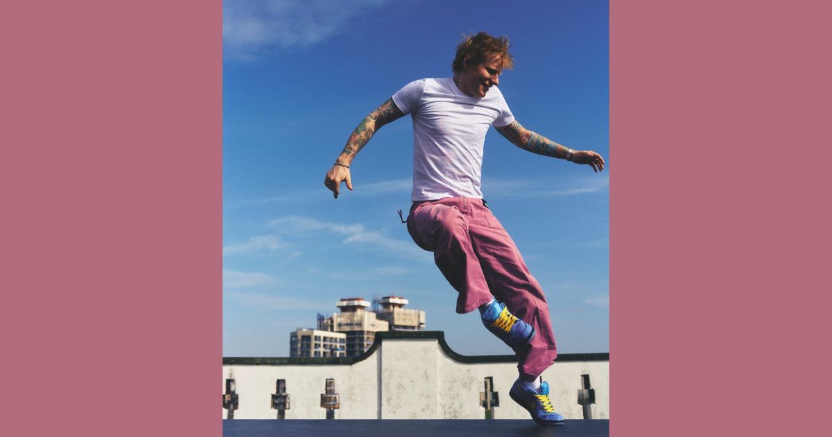 Ed Sheeran นำอัลบั้ม Play ทะยานขึ้นสู่อันดับ 1 บนชาร์ตอังกฤษ