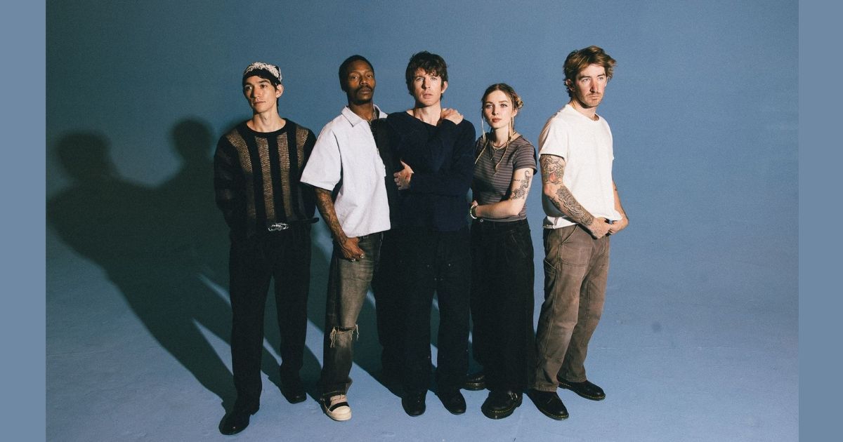 Josh Dun ตีกลองคัฟเวอร์เพลง "T.L.C." ของ Turnstile