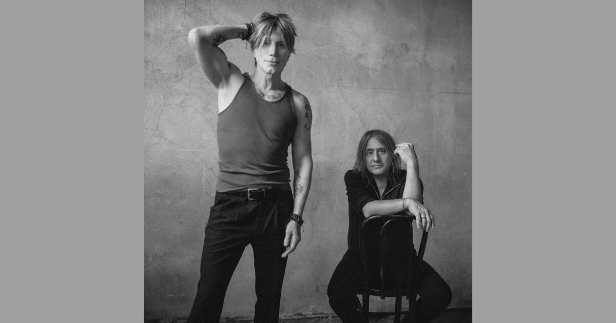 Goo Goo Dolls เล่นเพลง "Iris" ที่ Apple Music Studios