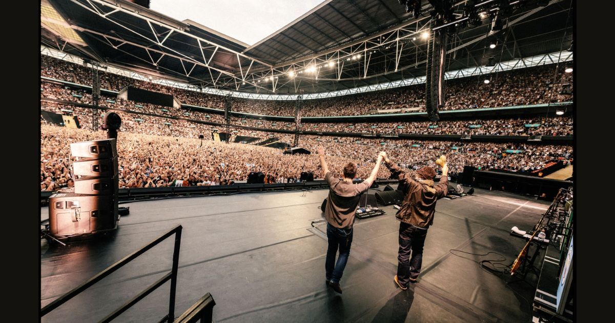 Oasis ปล่อยเพลง "Acquiesce"  เวอร์ชันสด สมทบอัลบั้มการกุศล HELP(2)