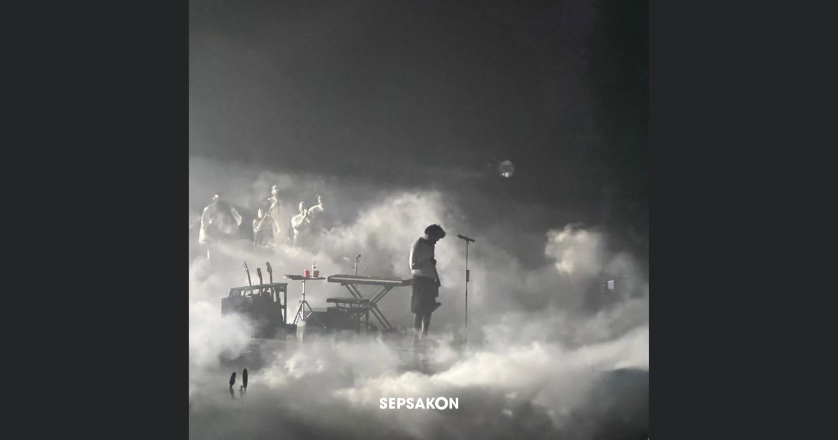 รีวิวคอนเสิร์ต Daniel Caesar สวนกระแสโชว์ระดับอารีน่า เน้นตัวเอง และความเป็นอิสระ