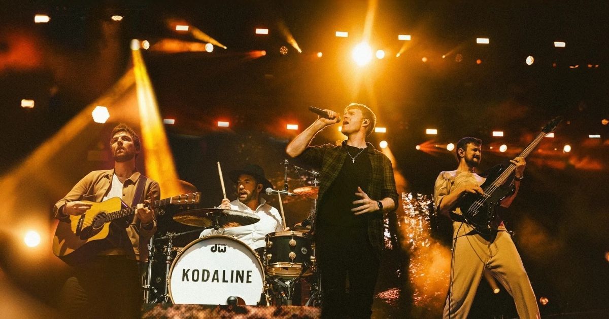 Kodaline แสดงเพลง “Worth It” ที่บ่อศักดิ์สิทธิ์ในเมืองซินตรา ประเทศโปรตุเกส