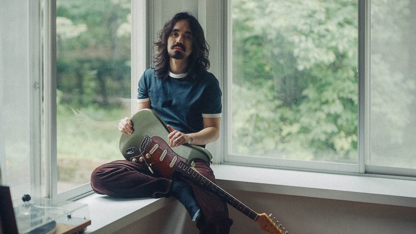 Mateus Asato พูดคุยกับสุดยอดมือกีตาร์แห่งยุค ผู้โอบรับรากเหง้าและที่มาของตัวเอง