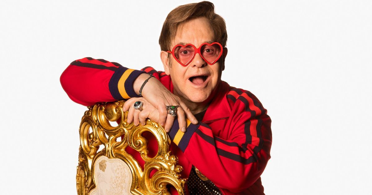 Elton John แสดงสดเพลง "Rocket Man" จากโชว์ครั้งแรกที่ Apple Music Hall 